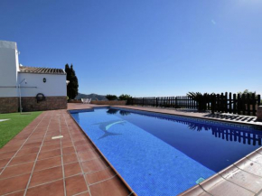 Гостиница Tasteful and modern villa with private swimming pool salt  Альгарробо